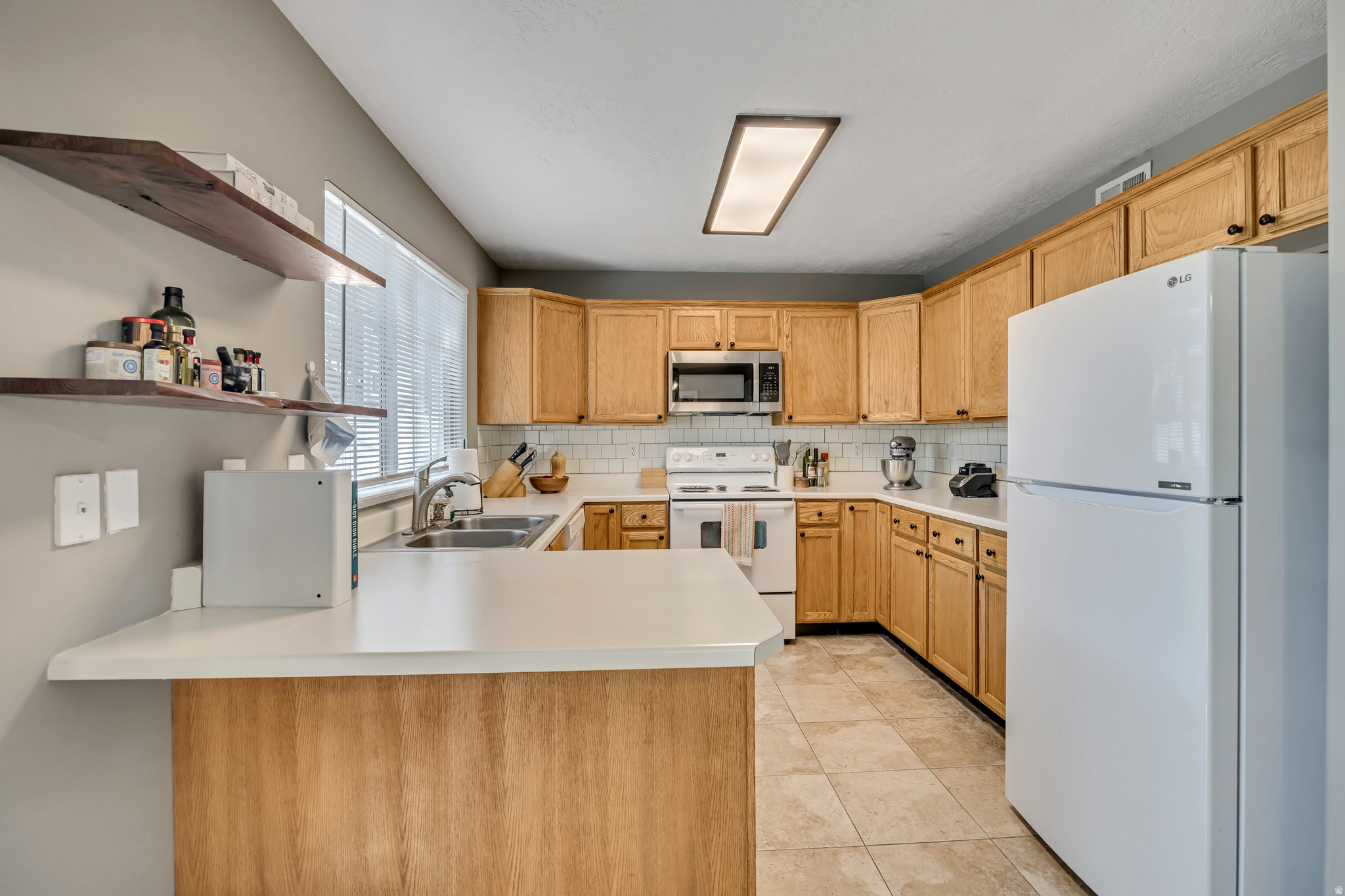 COUNTRY WOOD ESTATES - Residential