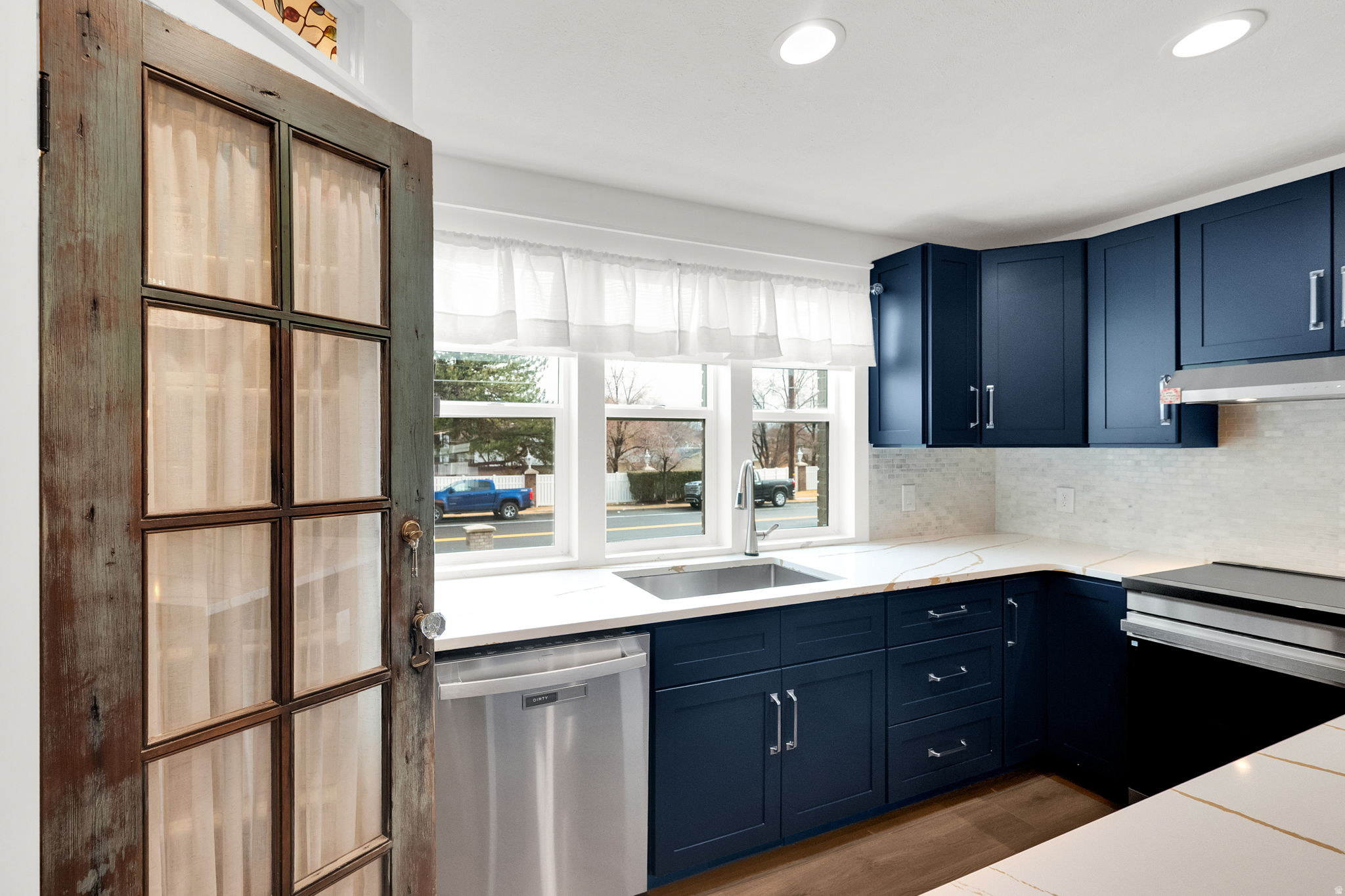 MEADOWBROOK CORNERS - Residential