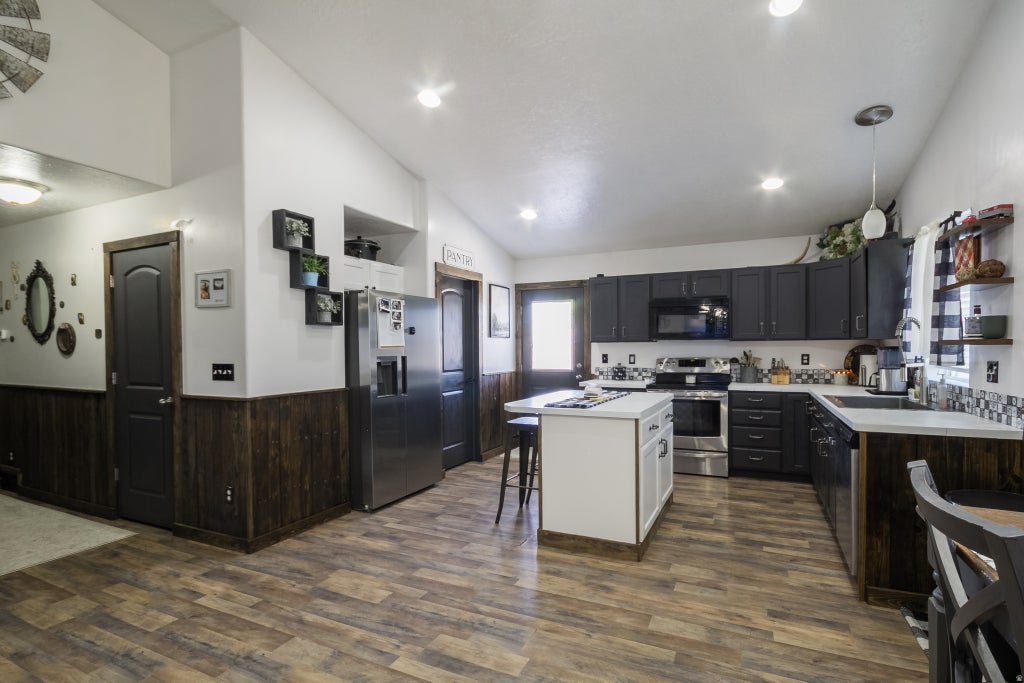 Photo of 190 W 2100 S, Vernal, UT 84078 (MLS # 2164167)