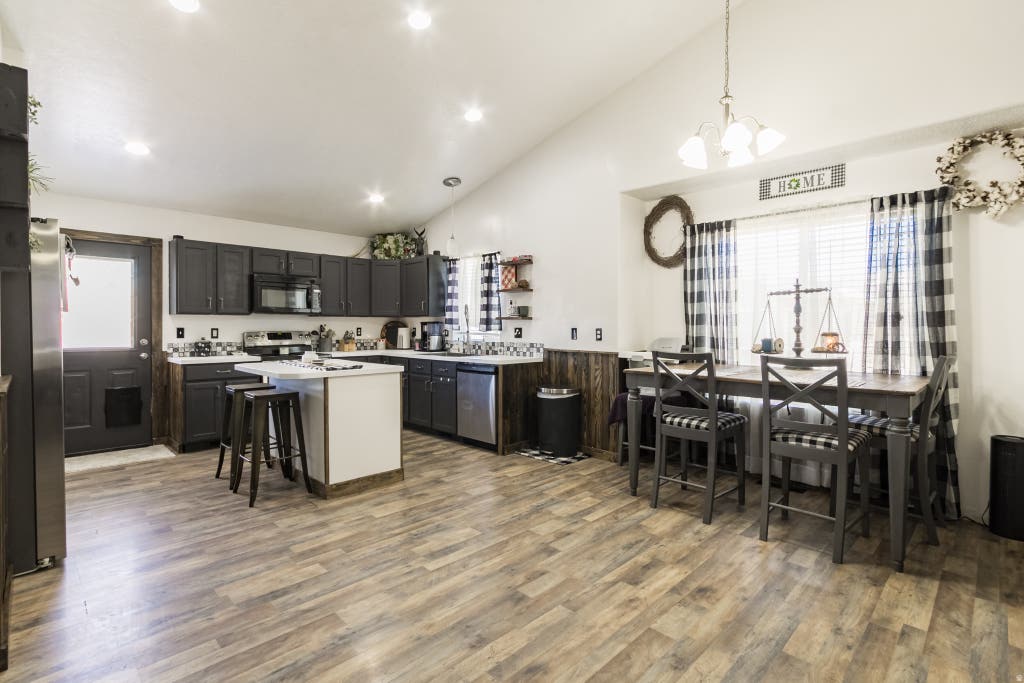 Photo of 190 W 2100 S, Vernal, UT 84078 (MLS # 2164167)