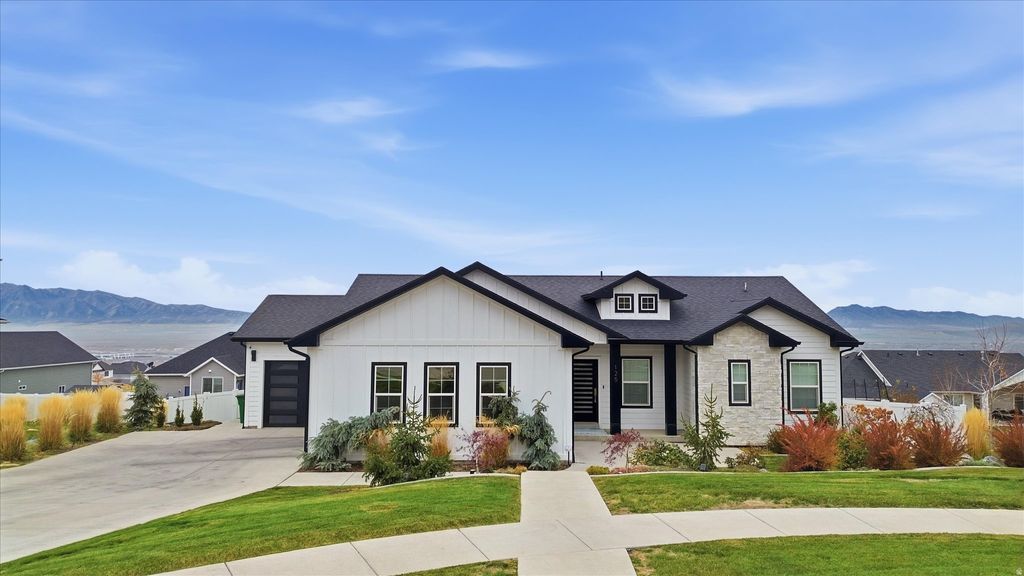 Photo of 125 N PINION PL, Hyde Park, UT 84318 (MLS # 2127724)