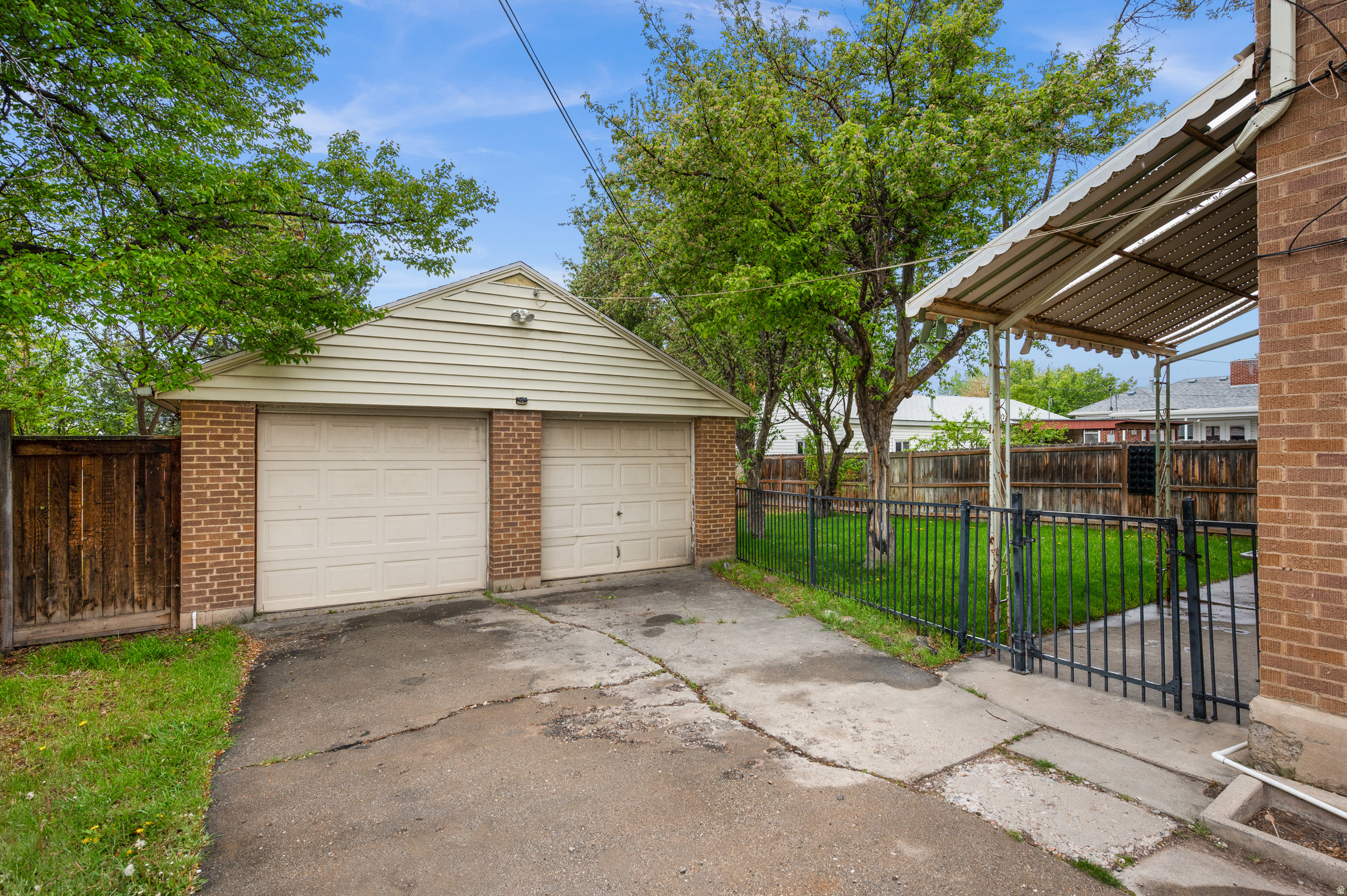 BROADMOOR - Residential Income