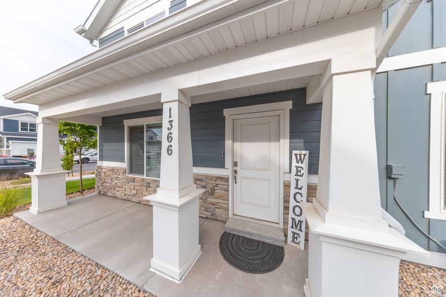 OPEN HOUSE  Sunday, Oct 12, 122 PM! Back by popular demand! Beautiful row-end townhome in Spanish Fork's Quiet Valley community. Bright, open layout with modern kitchen, island seating, and attached garage. Three bedrooms, 2.5 baths, and great natural light. Incredible value at $356,999 - don't miss your chance to see it this weekend!