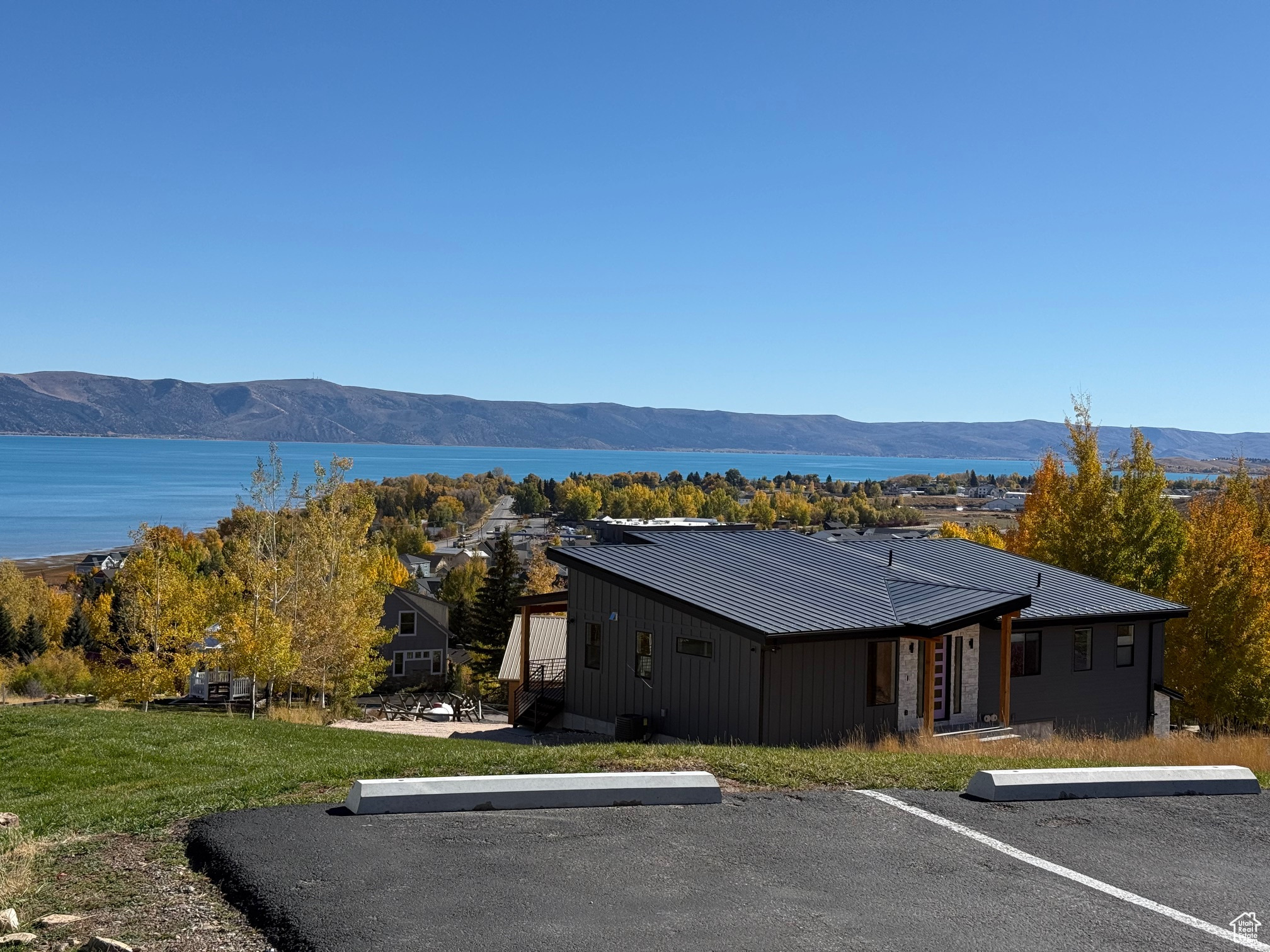 HARBOR VILLAGE - Residential