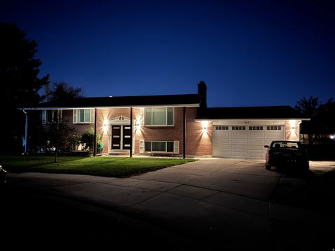 Tiny photo for 6918 S HARVEST CIR W, West Jordan, UT 84084 (MLS # 2120769)