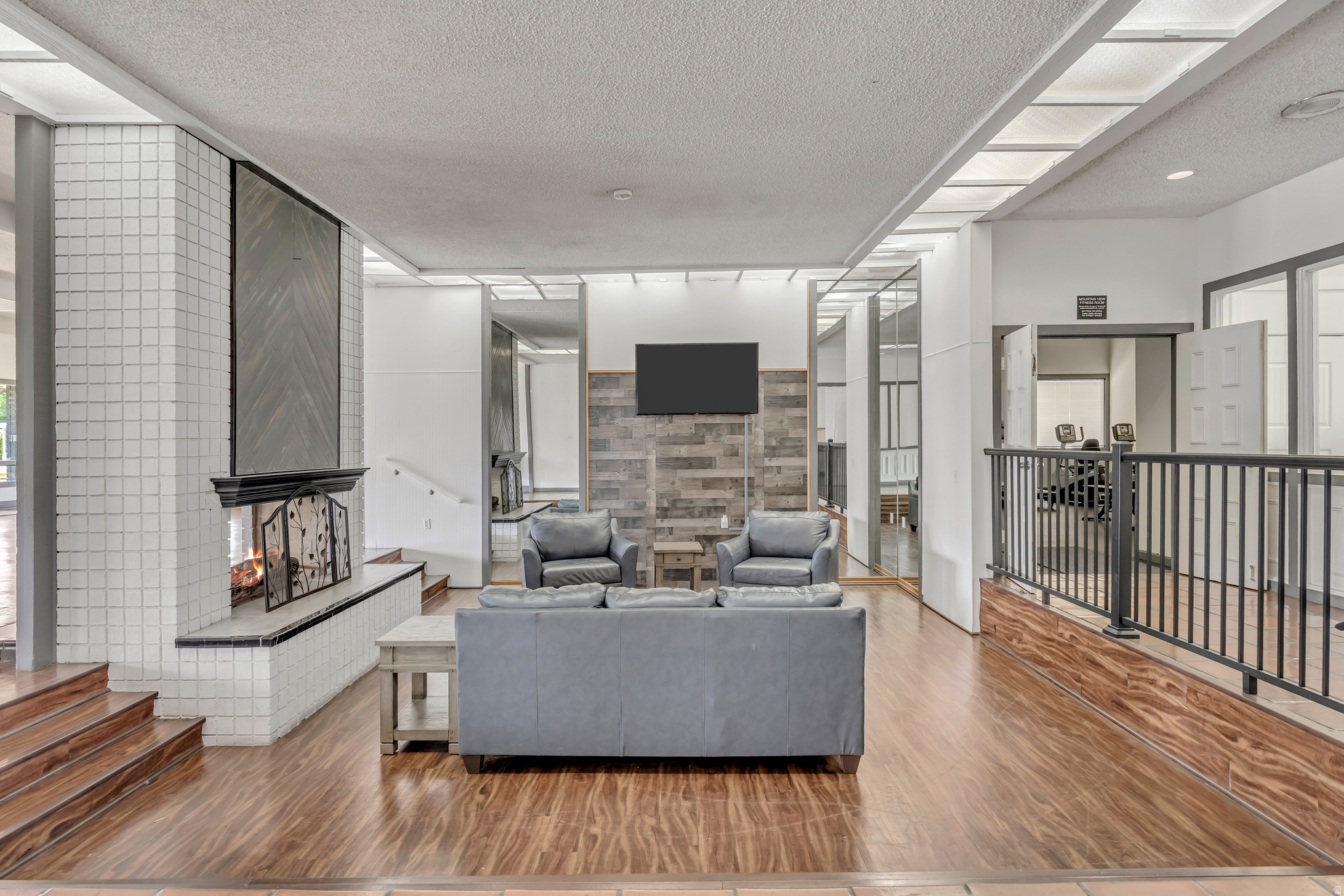 MOUNTAIN VIEW - Residential