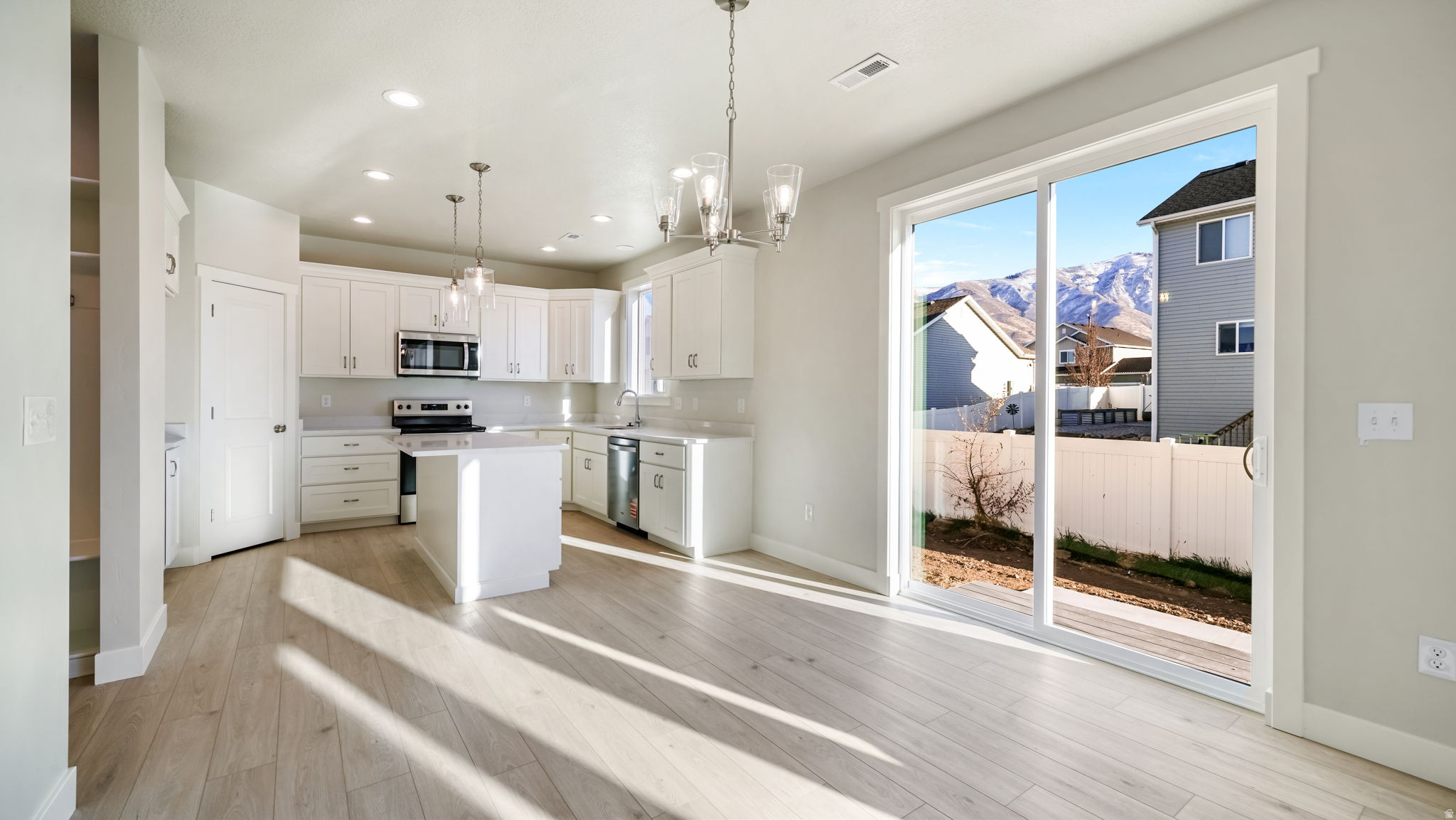 APPLE HOLLOW - Residential