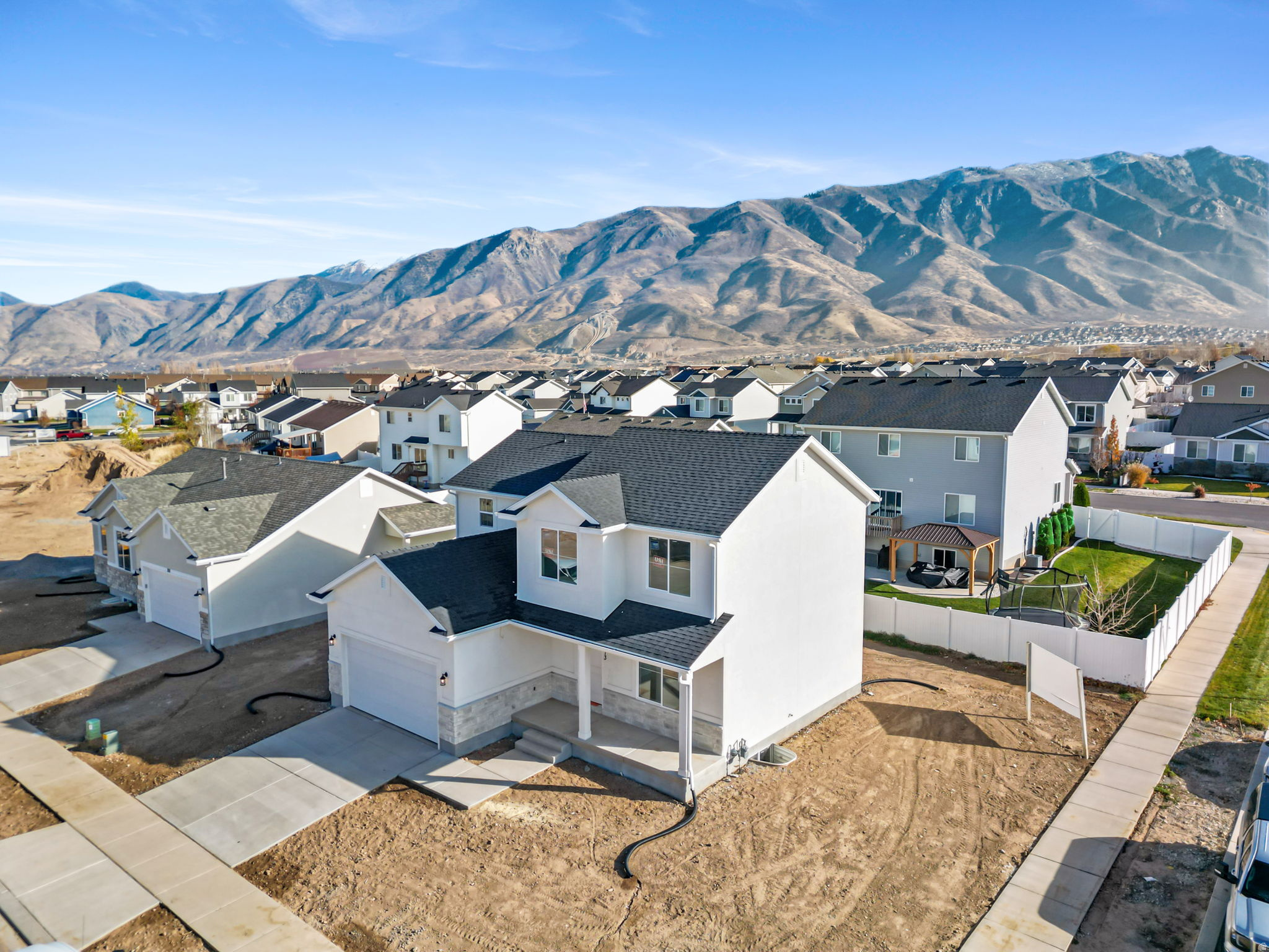 APPLE HOLLOW - Residential