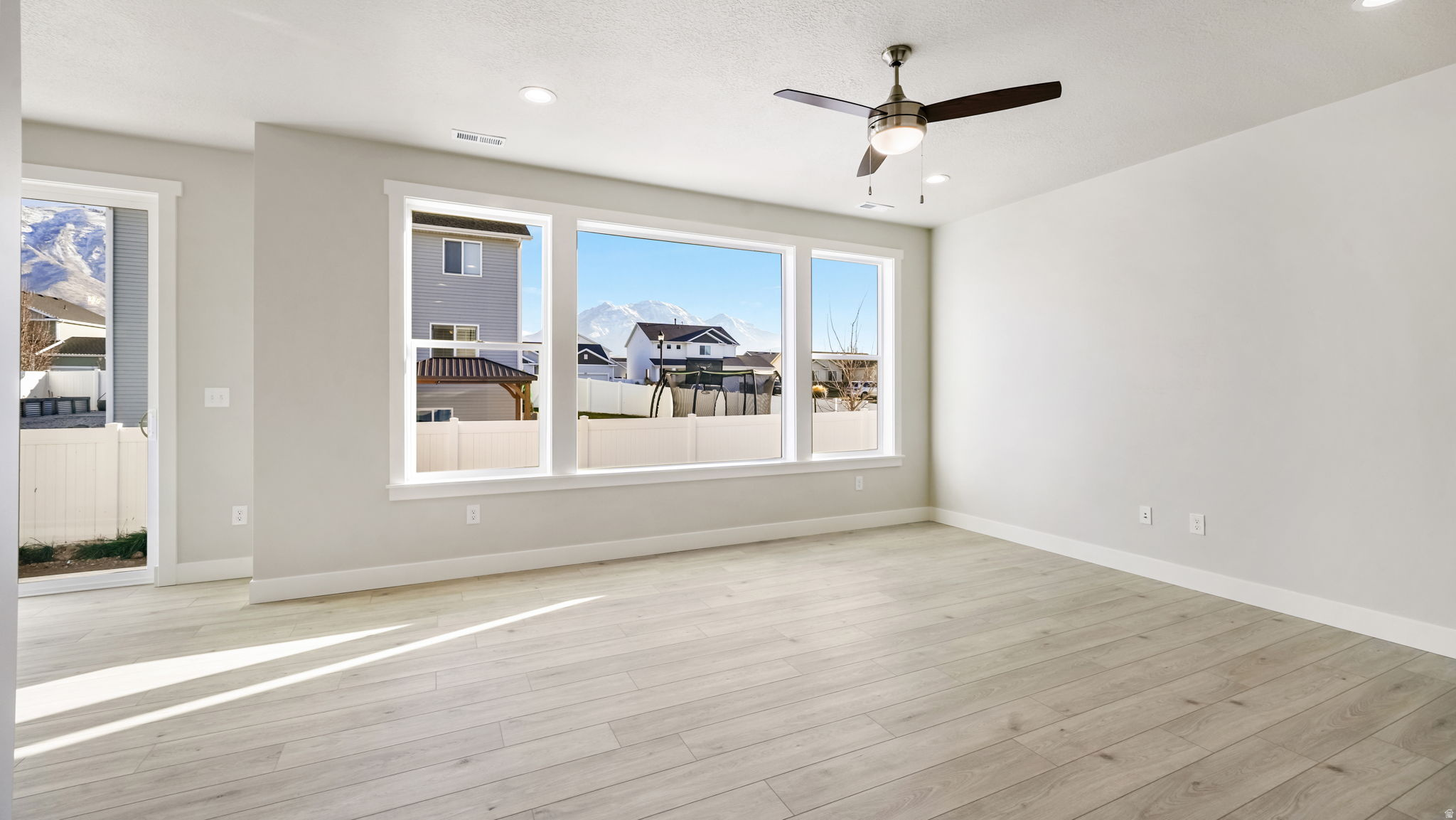 APPLE HOLLOW - Residential