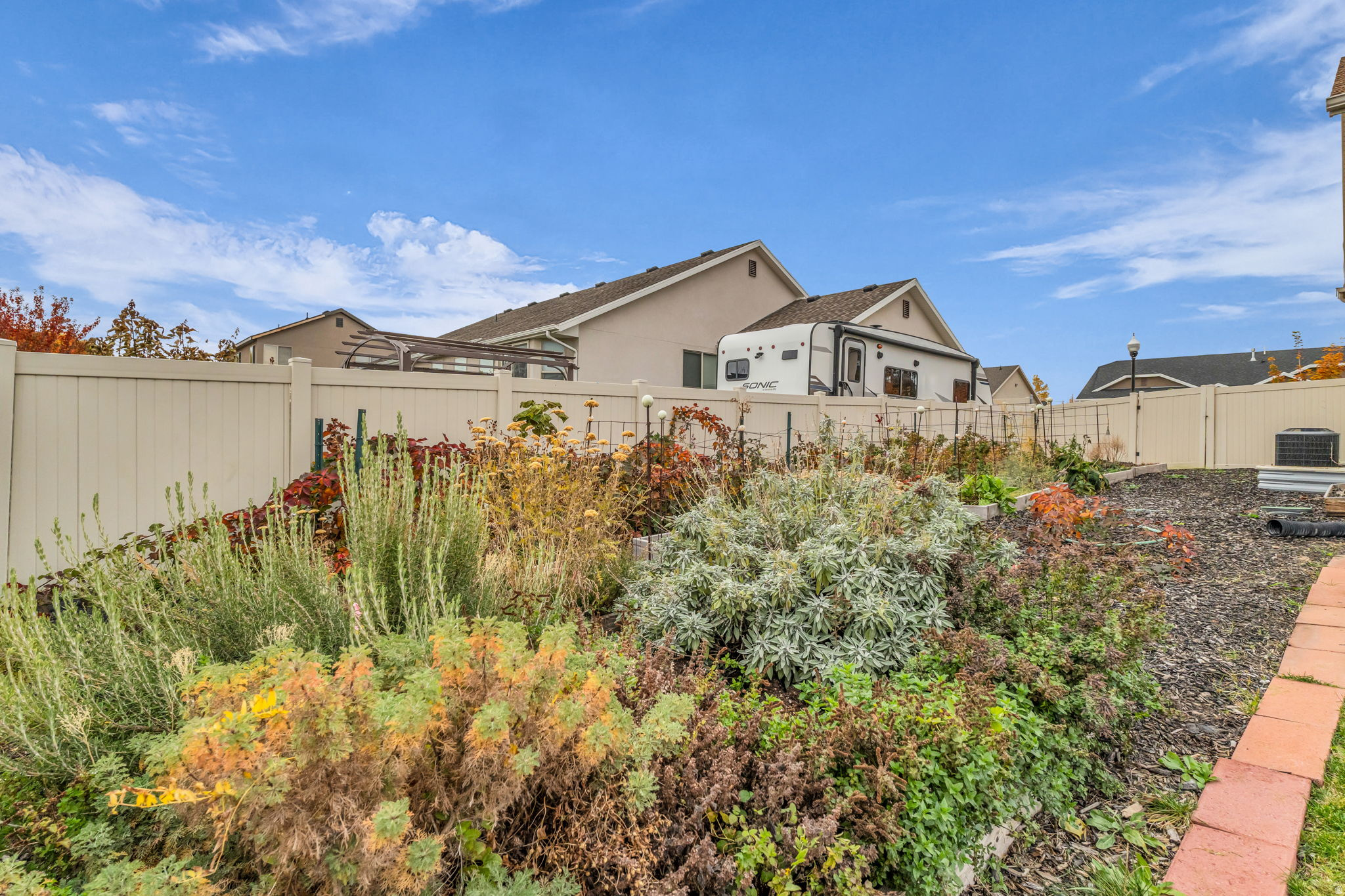 HUNTER WILLOWS PHASE 1 - Residential