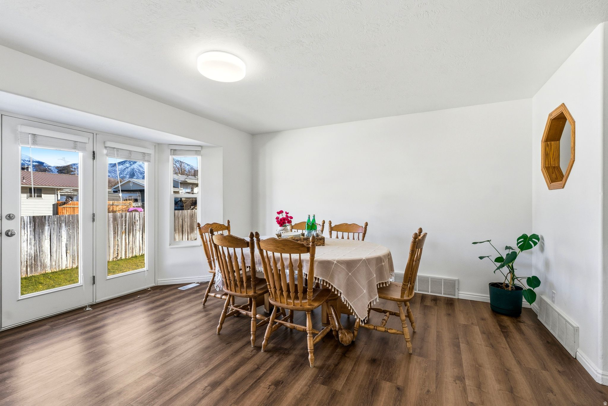 DIXON GROVE - Residential