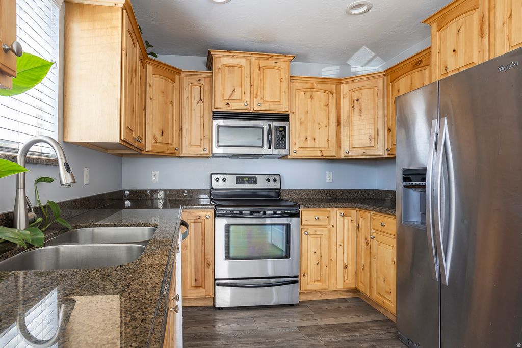 Photo of 39 E ARGYLE WAY, Saratoga Springs, UT 84045 (MLS # 2160775)
