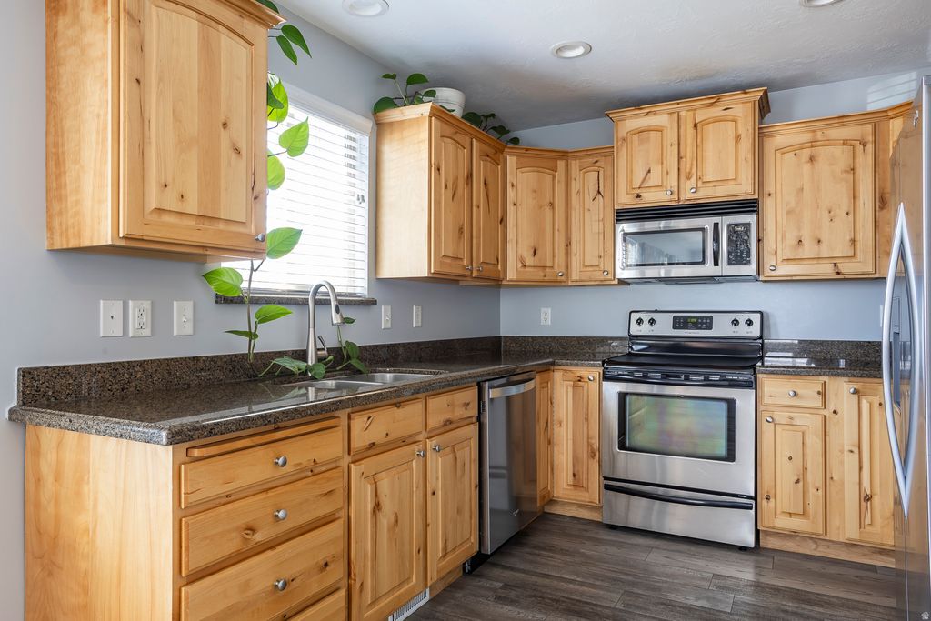 Photo of 39 E ARGYLE WAY, Saratoga Springs, UT 84045 (MLS # 2160775)