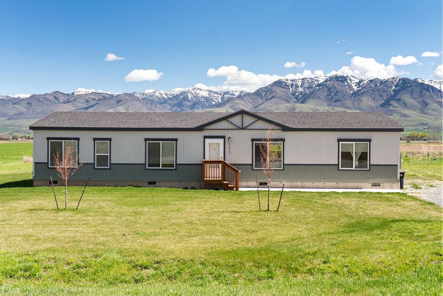 Looking for some space to spread out?  Look no further.  This home checks off all the boxes.  Situated on 1acre, with 4 bedrooms, 2 baths, office space, and open concept kitchen family area.  Enjoy the wide-open space, fresh air and stunning mountain views. Square footage figures are provided as a courtesy estimate only and were obtained from county records. Buyer is advised to obtain an independent measurement. Call today for a private showing!