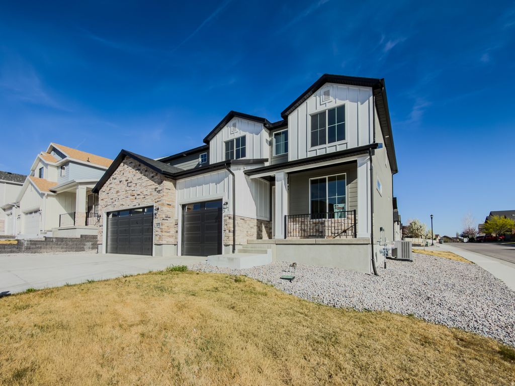 Photo of 3872 W SAND LAKE DR #1005, South Jordan, UT 84009 (MLS # 2149137)