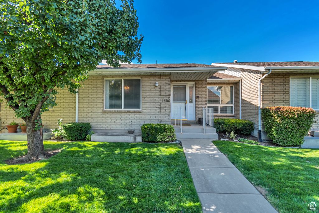 Photo of 1596 W CORNERSTONE WAY, South Jordan, UT 84095 (MLS # 2114673)