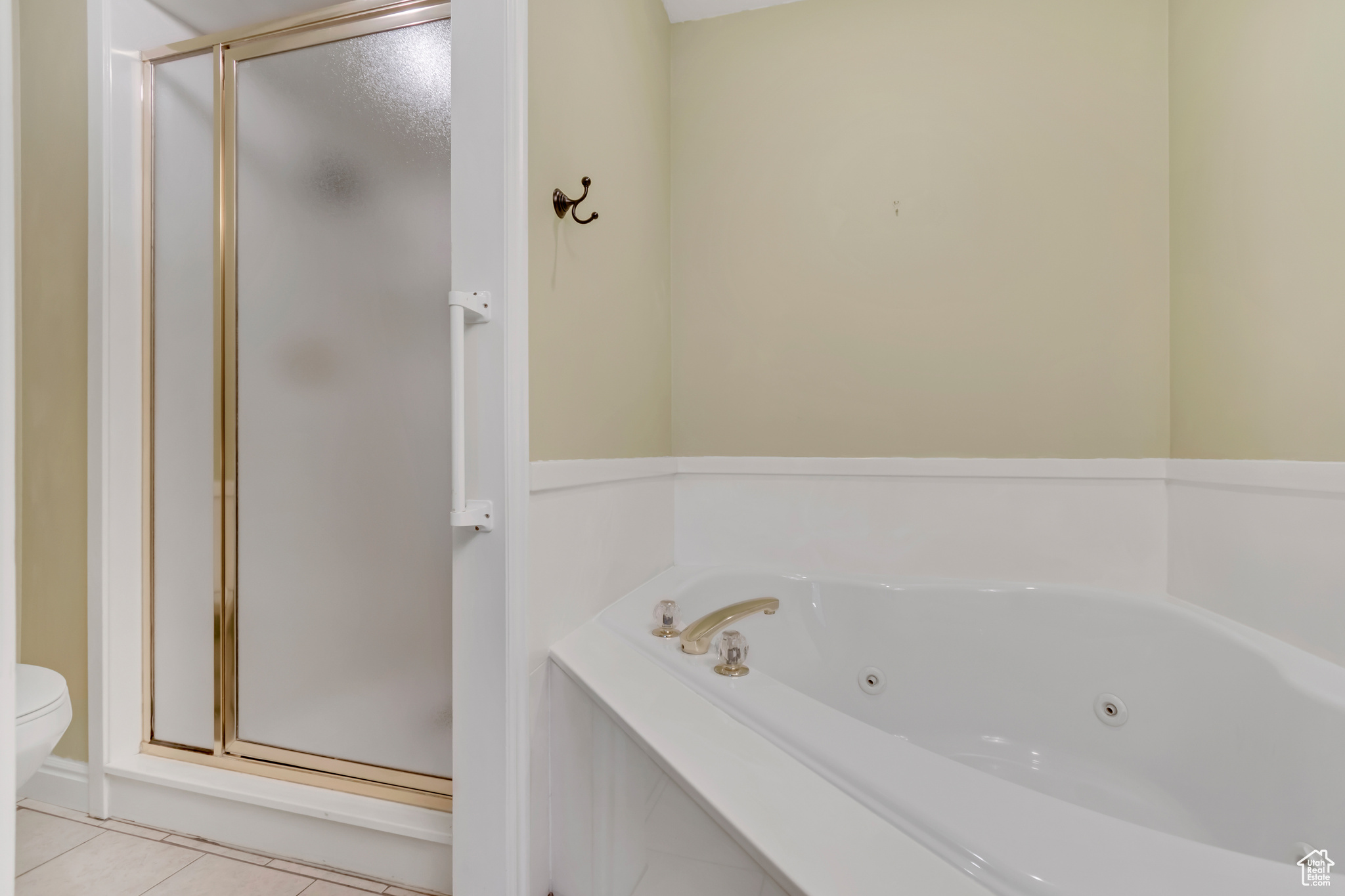 CORNERSTONE CONDO - Residential