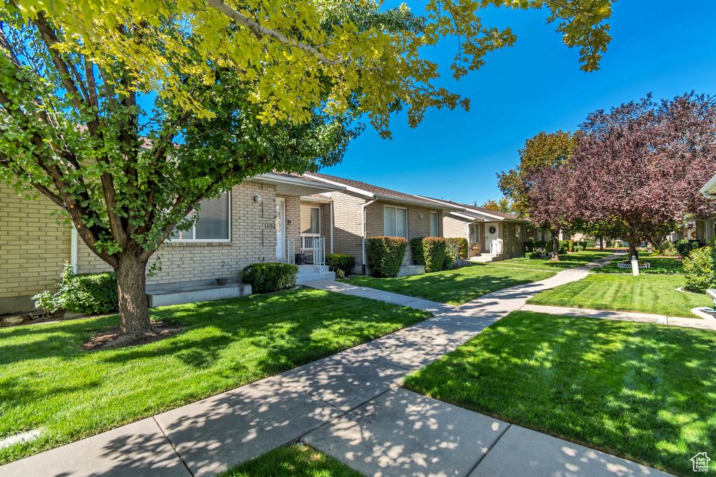 Photo of 1596 W CORNERSTONE WAY, South Jordan, UT 84095 (MLS # 2114673)