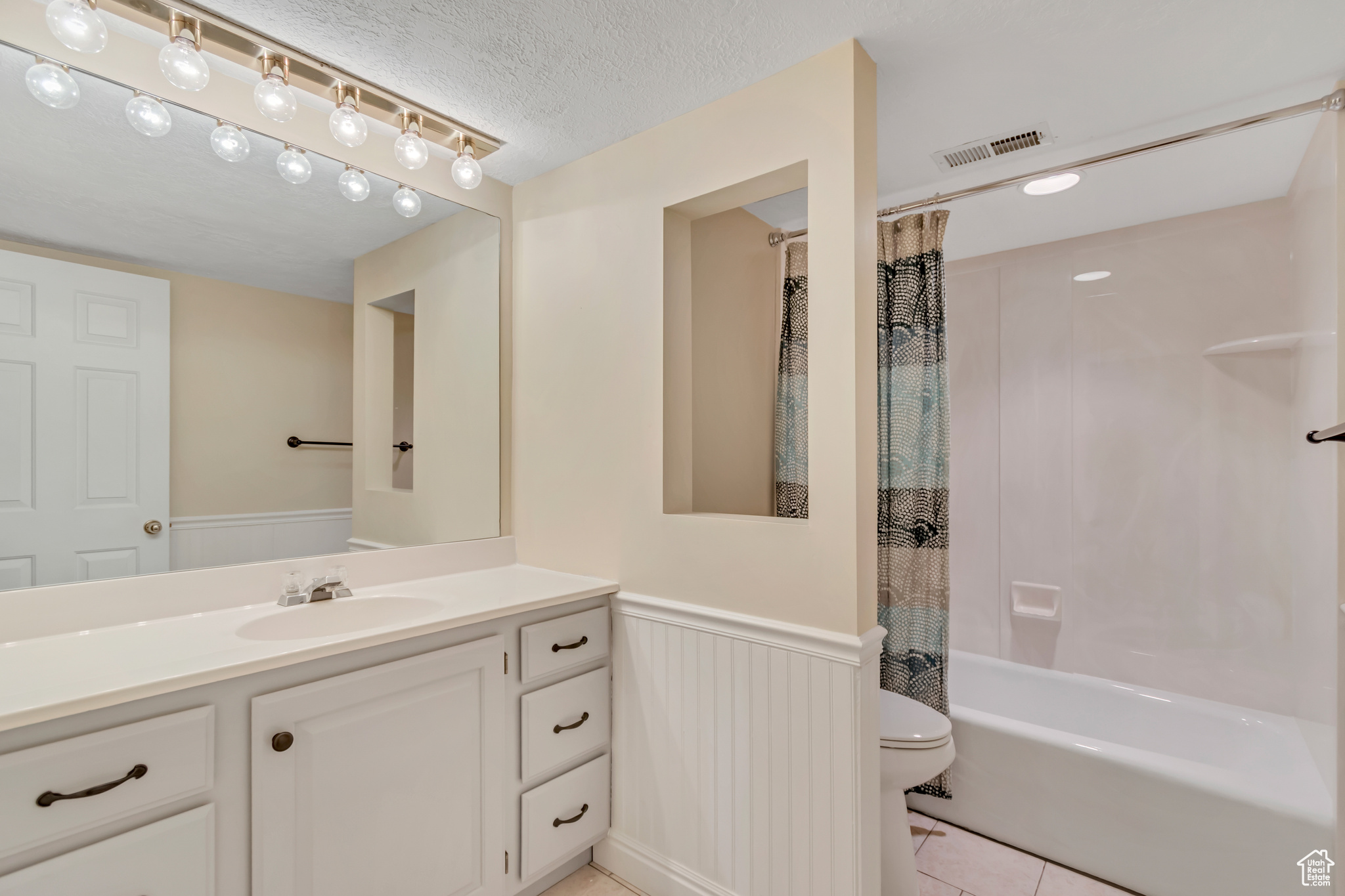 CORNERSTONE CONDO - Residential