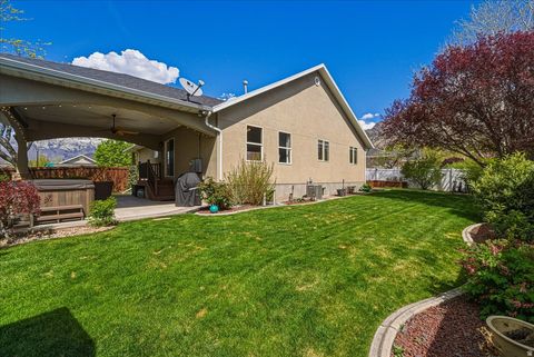 Tiny photo for 4521 W CARRIAGE LN N, Cedar Hills, UT 84062 (MLS # 2149002)