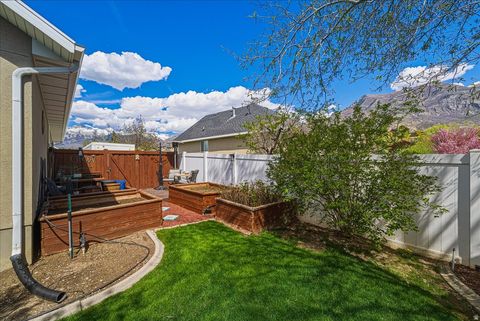 Tiny photo for 4521 W CARRIAGE LN N, Cedar Hills, UT 84062 (MLS # 2149002)