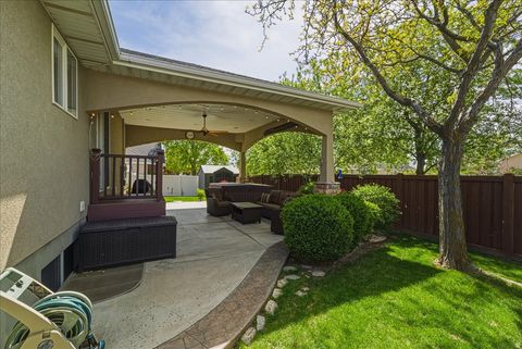 Tiny photo for 4521 W CARRIAGE LN N, Cedar Hills, UT 84062 (MLS # 2149002)