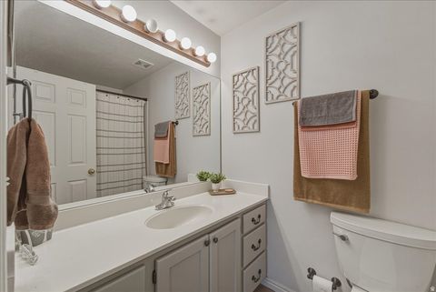 Tiny photo for 4521 W CARRIAGE LN N, Cedar Hills, UT 84062 (MLS # 2149002)