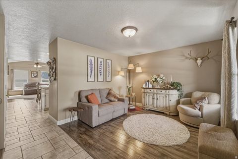 Tiny photo for 4521 W CARRIAGE LN N, Cedar Hills, UT 84062 (MLS # 2149002)