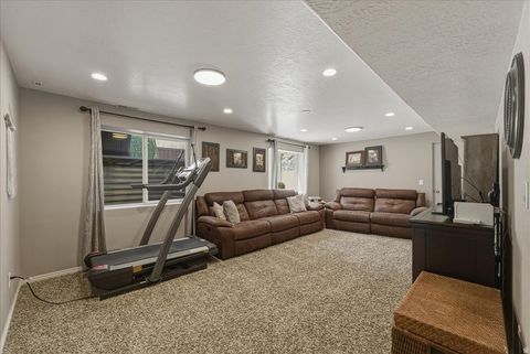 Tiny photo for 4521 W CARRIAGE LN N, Cedar Hills, UT 84062 (MLS # 2149002)