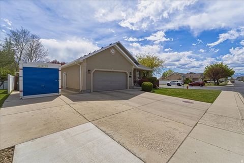 Tiny photo for 4521 W CARRIAGE LN N, Cedar Hills, UT 84062 (MLS # 2149002)
