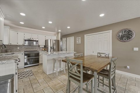 Tiny photo for 4521 W CARRIAGE LN N, Cedar Hills, UT 84062 (MLS # 2149002)