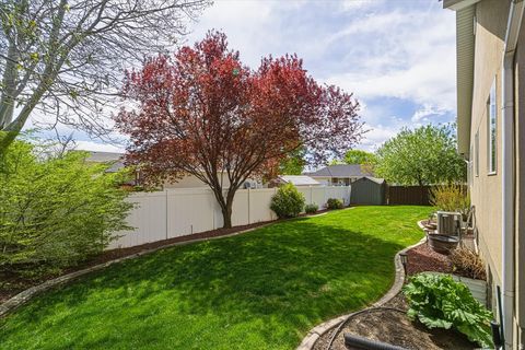 Tiny photo for 4521 W CARRIAGE LN N, Cedar Hills, UT 84062 (MLS # 2149002)