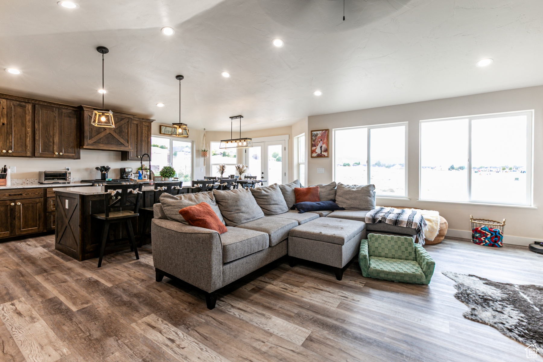 ESTATES SUBD - Residential