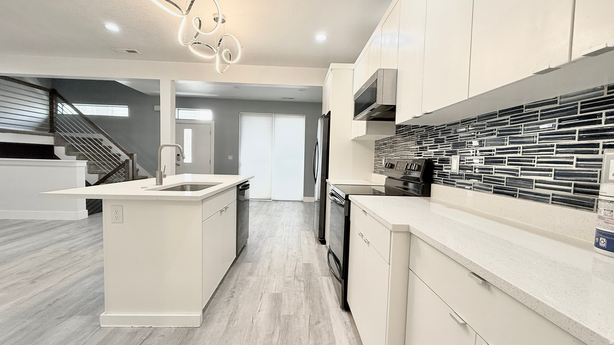 LOFTS ON REDWOOD - Residential