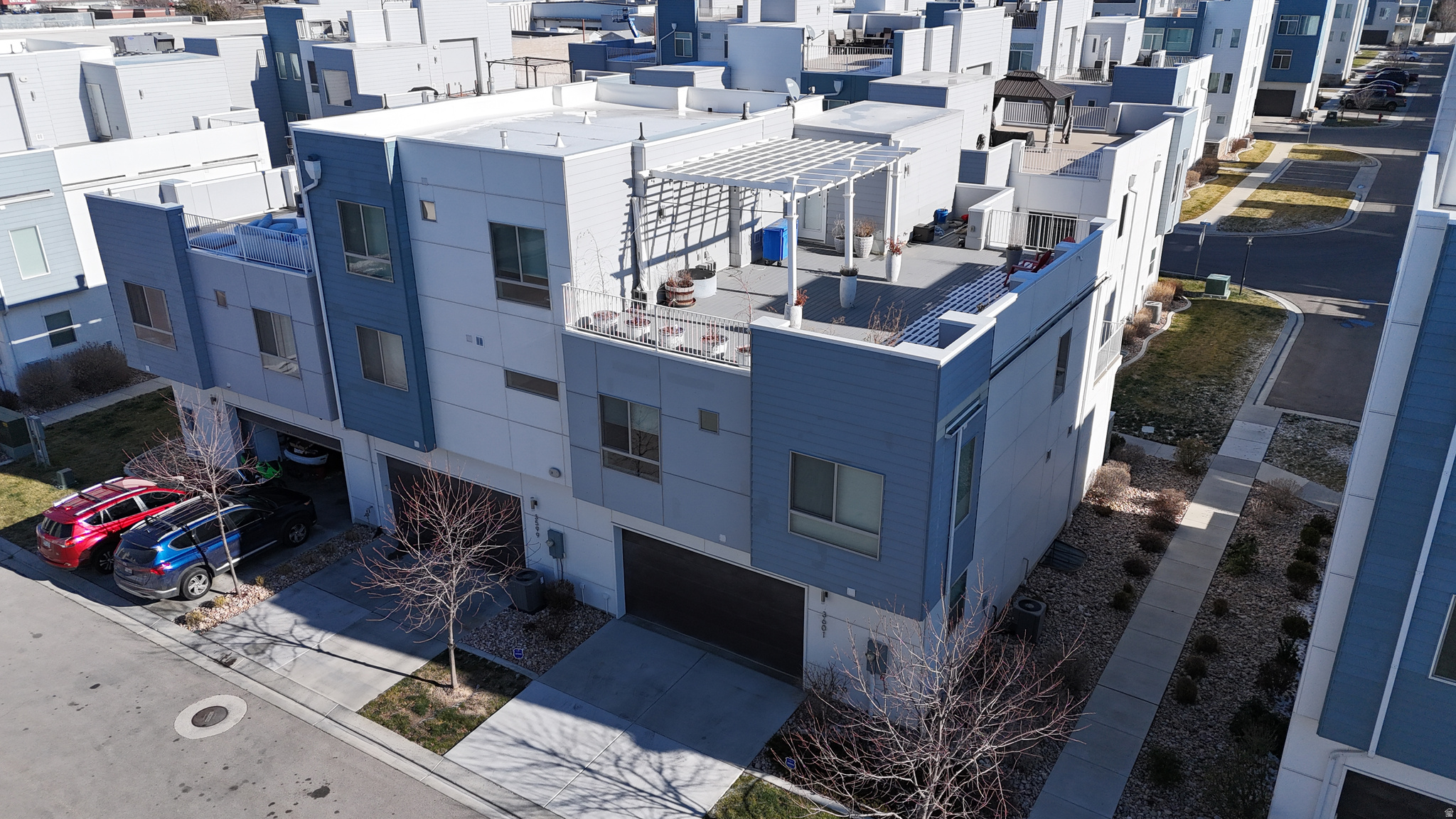 LOFTS ON REDWOOD - Residential