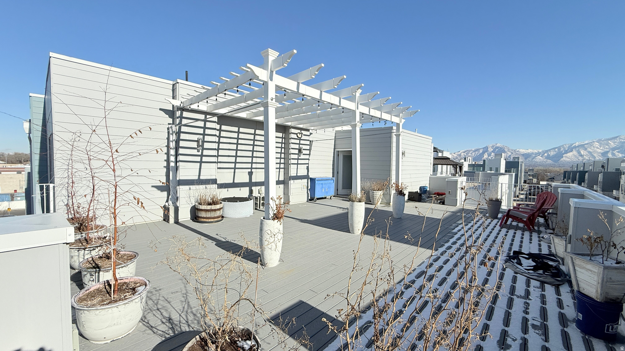 LOFTS ON REDWOOD - Residential