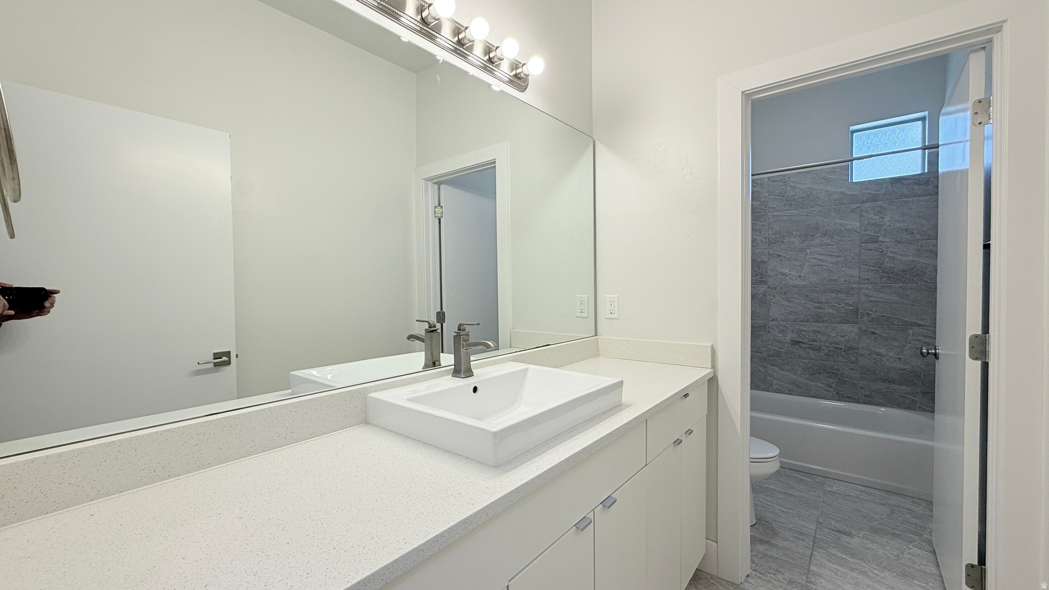 LOFTS ON REDWOOD - Residential