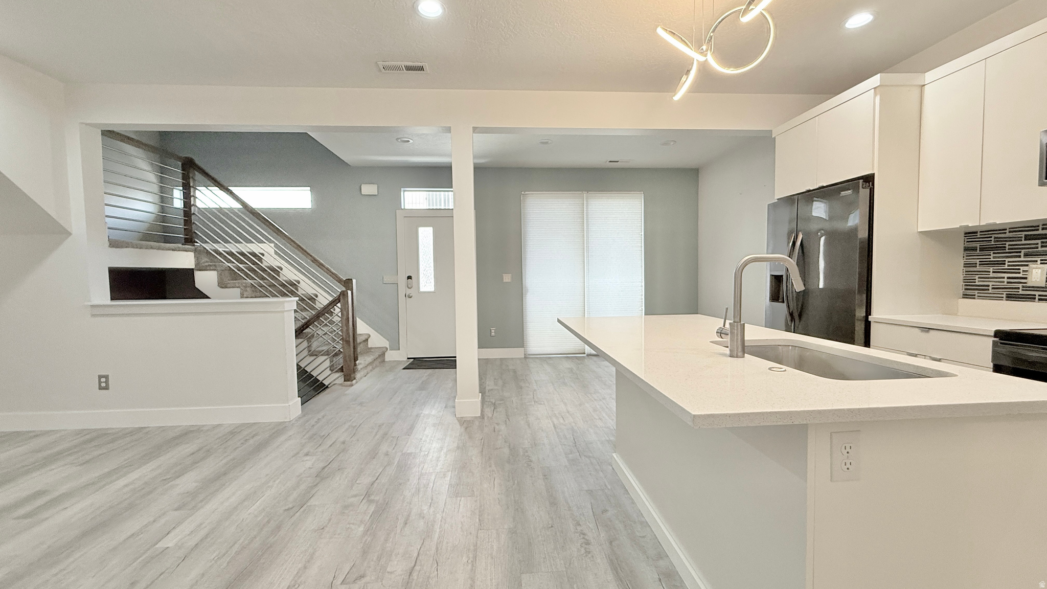 LOFTS ON REDWOOD - Residential