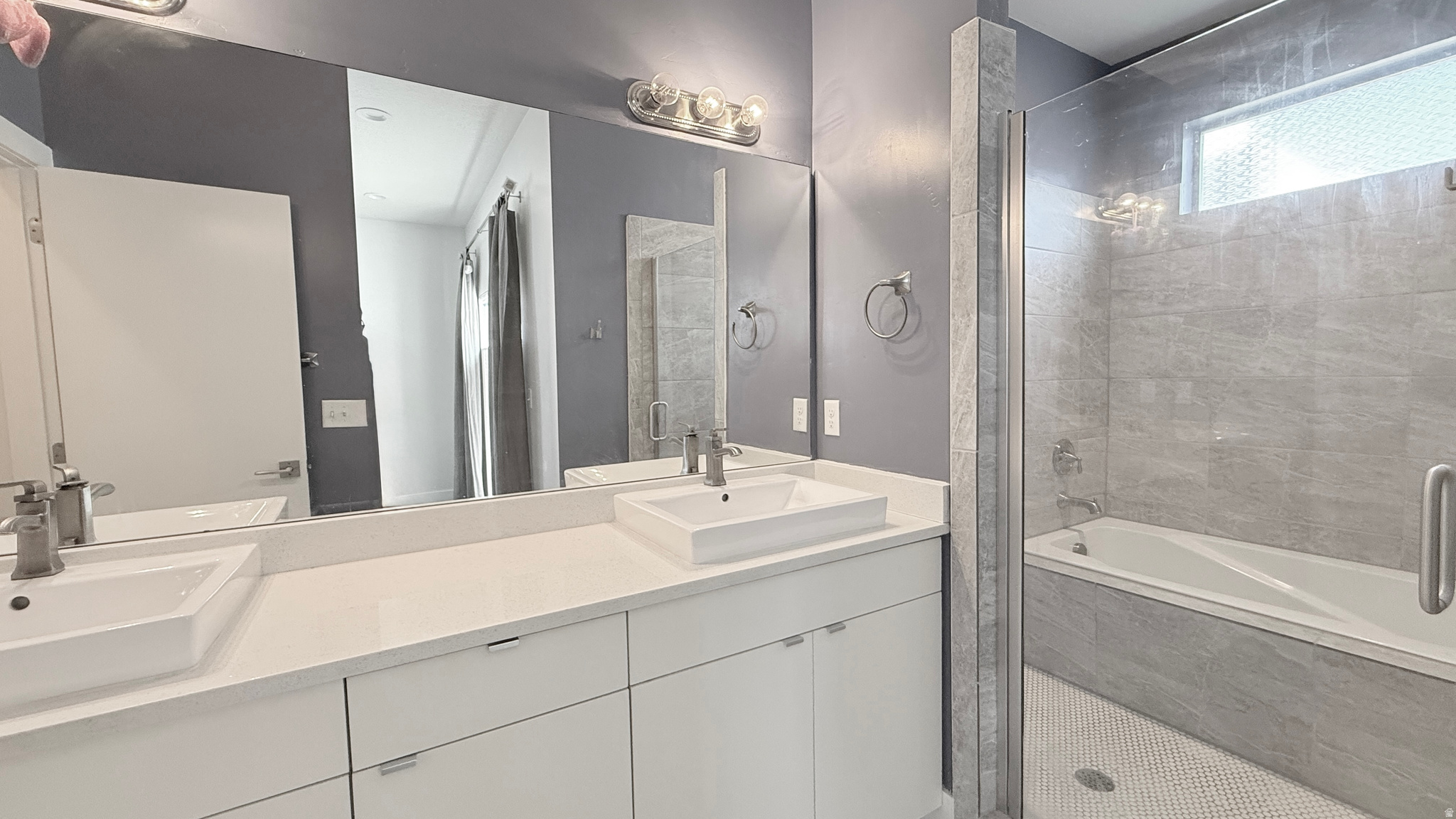 LOFTS ON REDWOOD - Residential