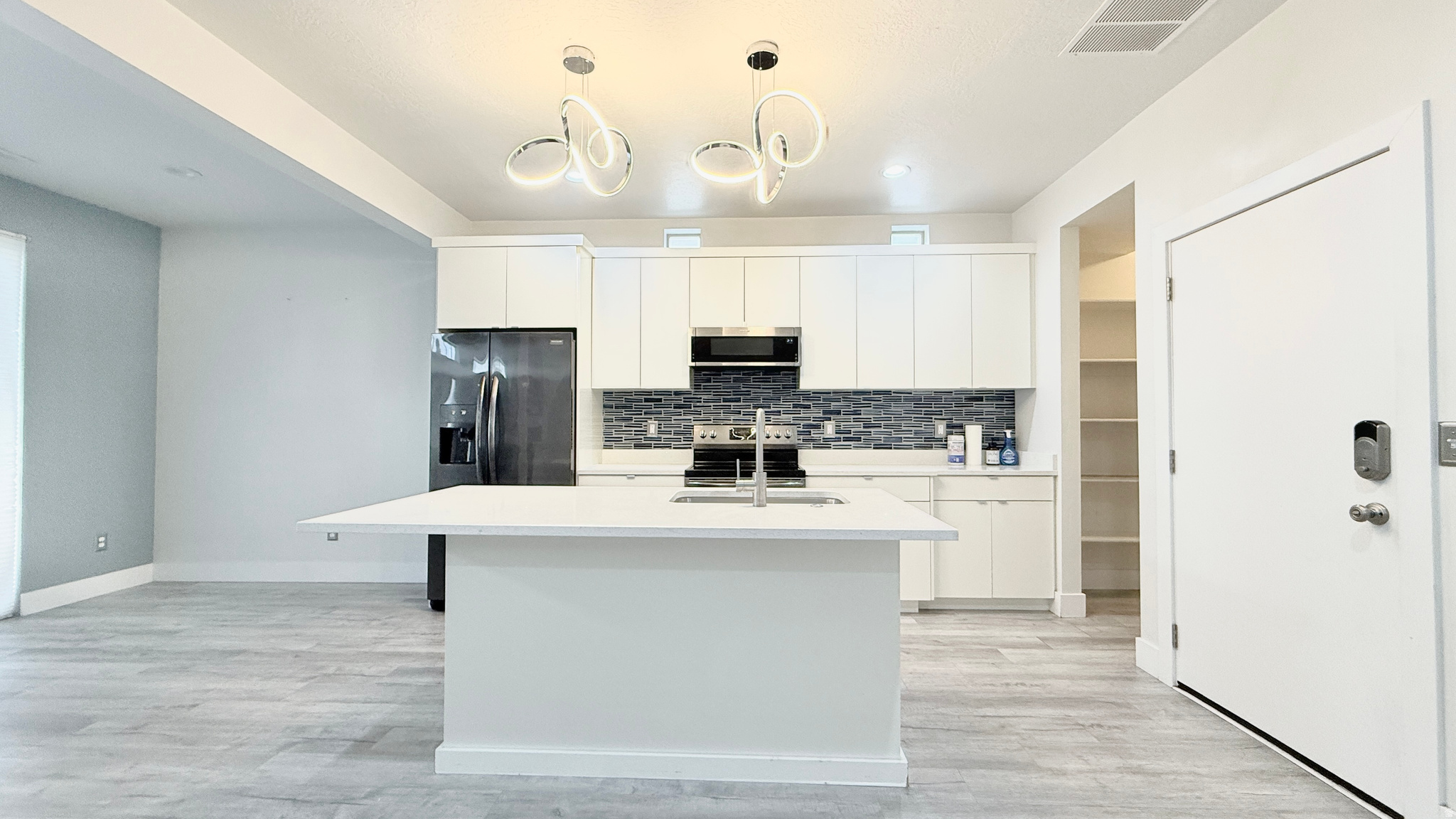 LOFTS ON REDWOOD - Residential