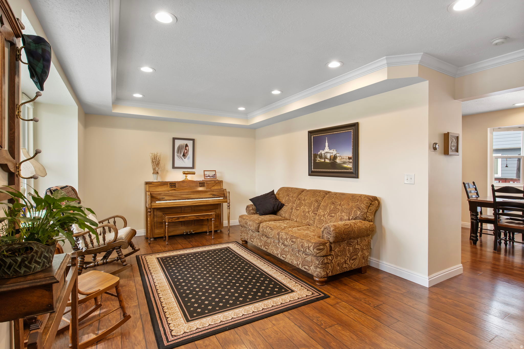 CAVE HOLLOW - Residential