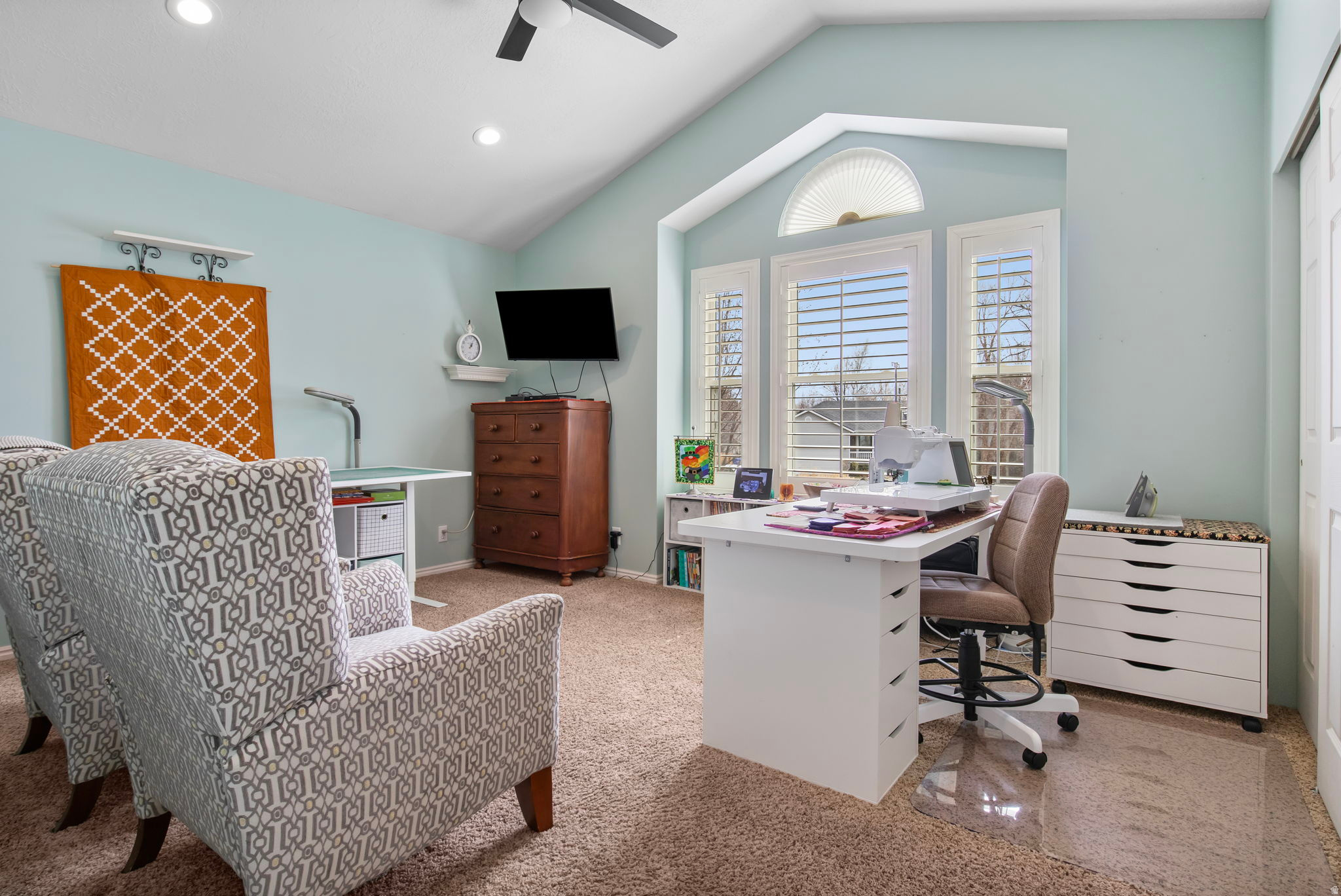 CAVE HOLLOW - Residential