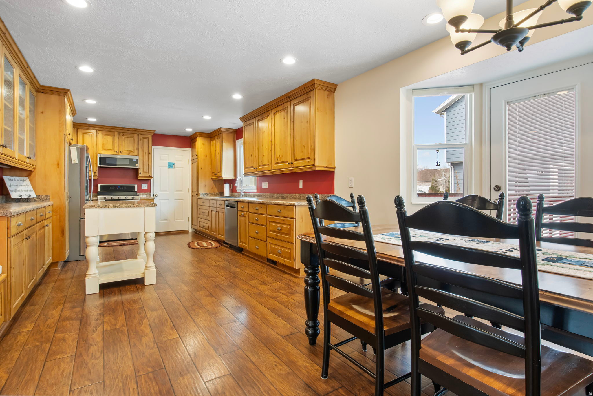 CAVE HOLLOW - Residential