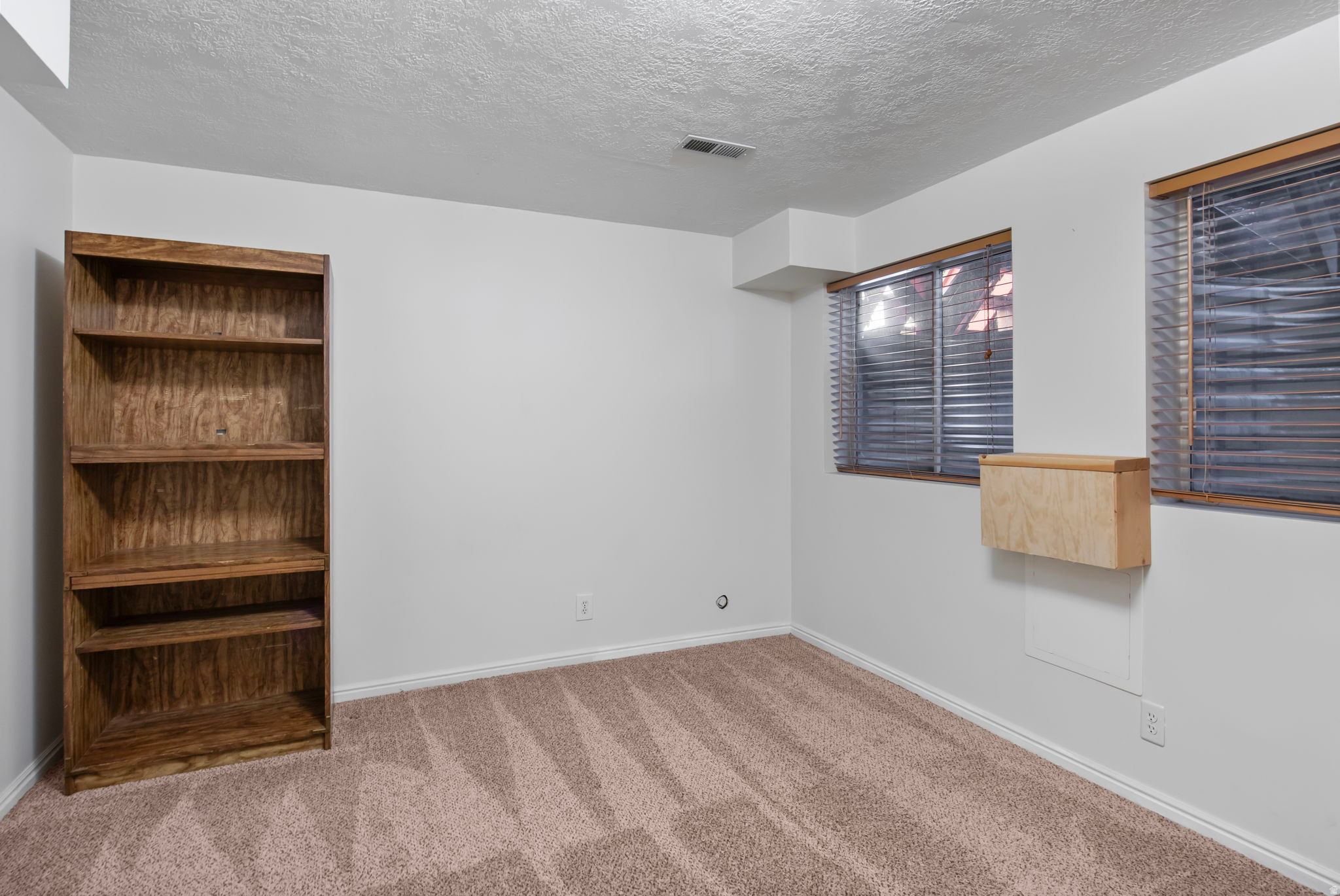 CAVE HOLLOW - Residential