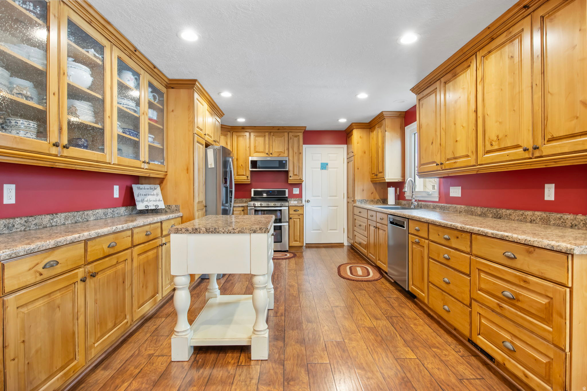 CAVE HOLLOW - Residential