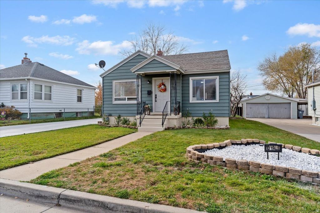 Photo of 13 YALE DR, Ogden, UT 84405 (MLS # 2124953)