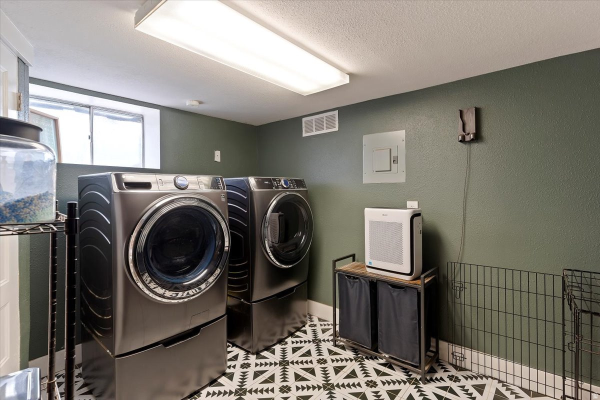 COUNTRY CLUB HEIGHTS - Residential