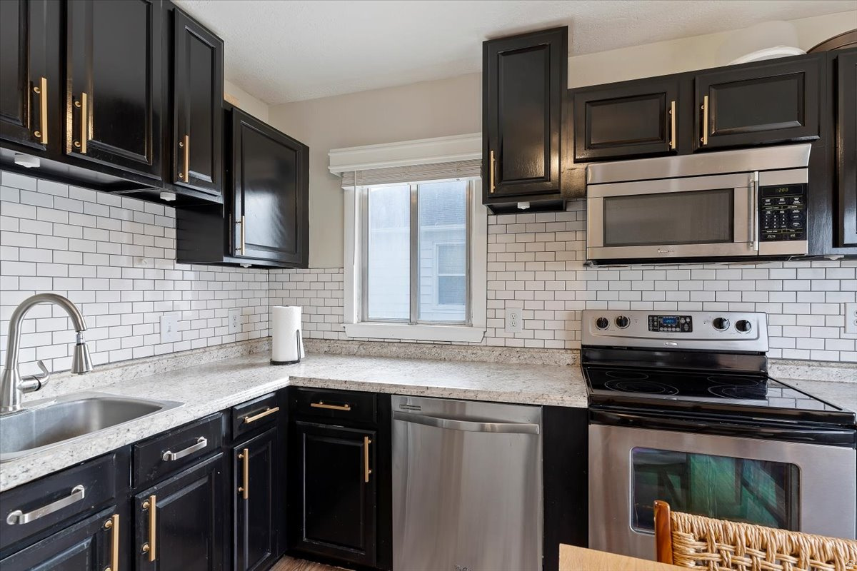 COUNTRY CLUB HEIGHTS - Residential