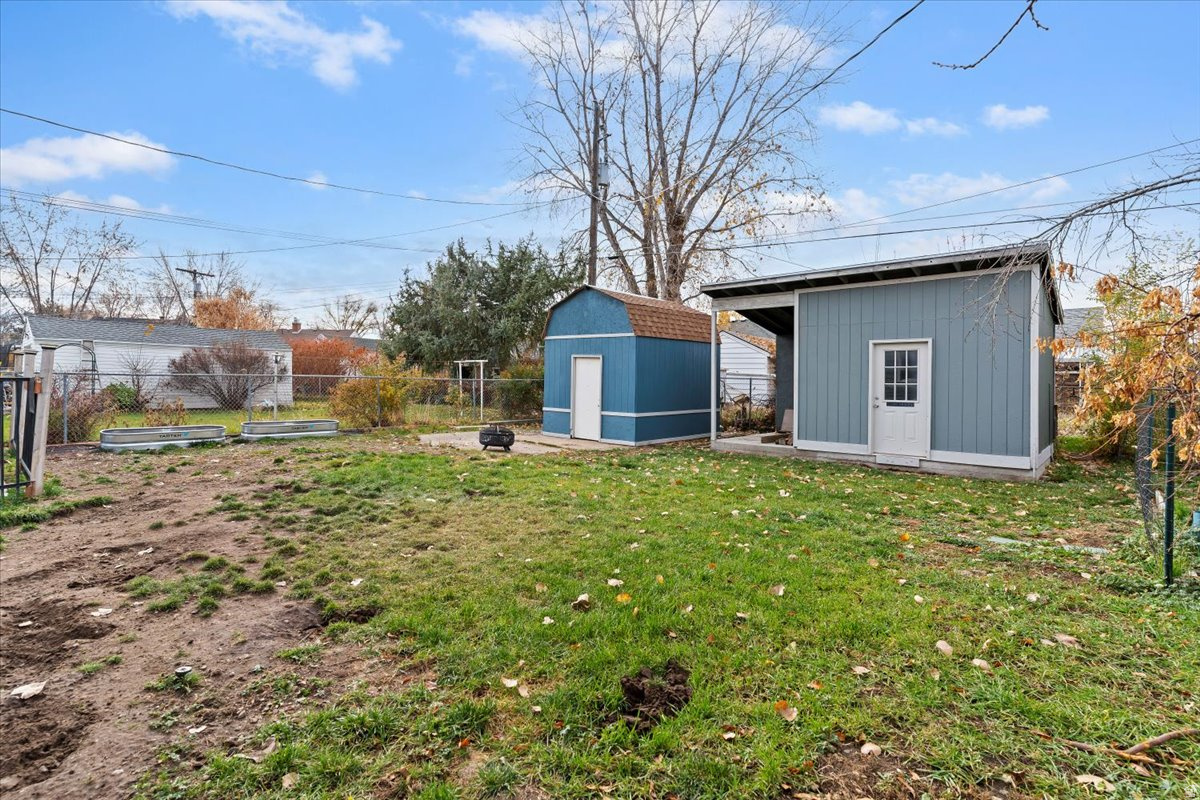 COUNTRY CLUB HEIGHTS - Residential