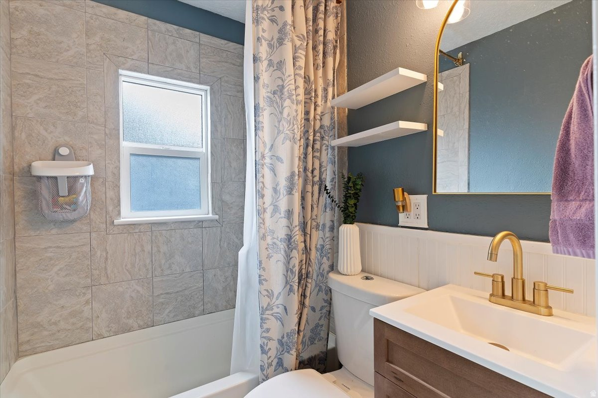 COUNTRY CLUB HEIGHTS - Residential